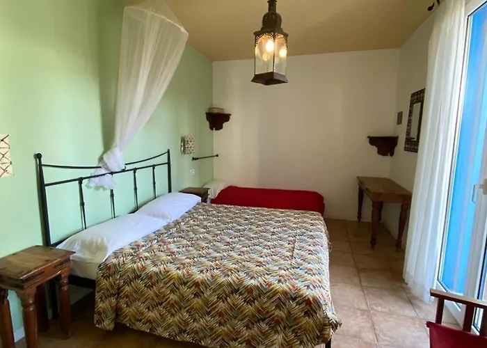 מלון דירות Ambra 4*